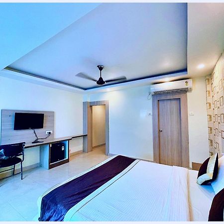 Hotel Aparna Grand Near Ram Janam Bhoomi And Temple - Fully Air Conditioned - Free Wifi Available - Best Budget Hotel In Ayodhya ภายนอก รูปภาพ