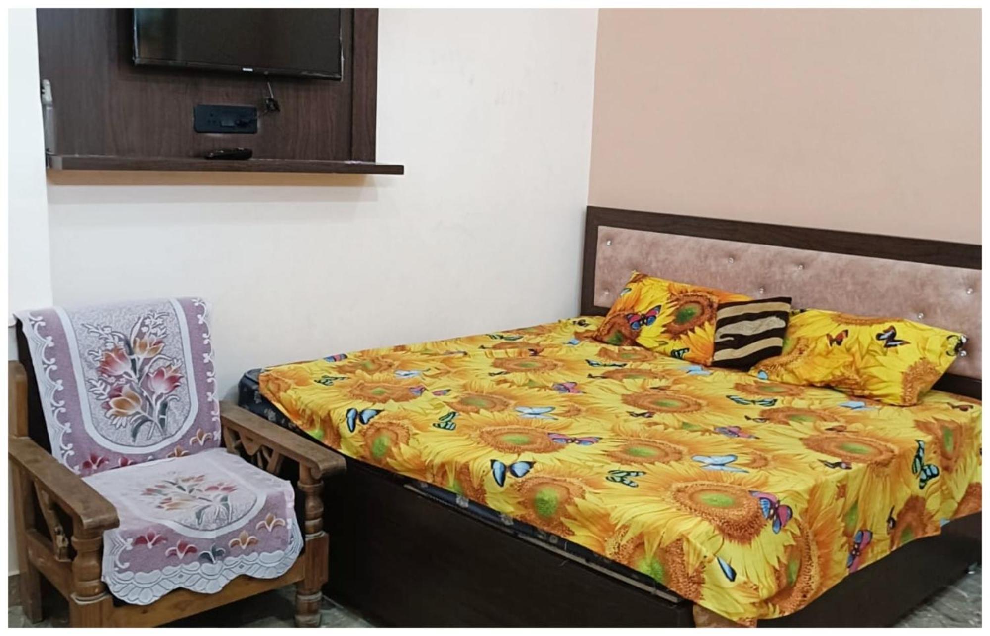 Hotel Aparna Grand Near Ram Janam Bhoomi And Temple - Fully Air Conditioned - Free Wifi Available - Best Budget Hotel In Ayodhya ภายนอก รูปภาพ