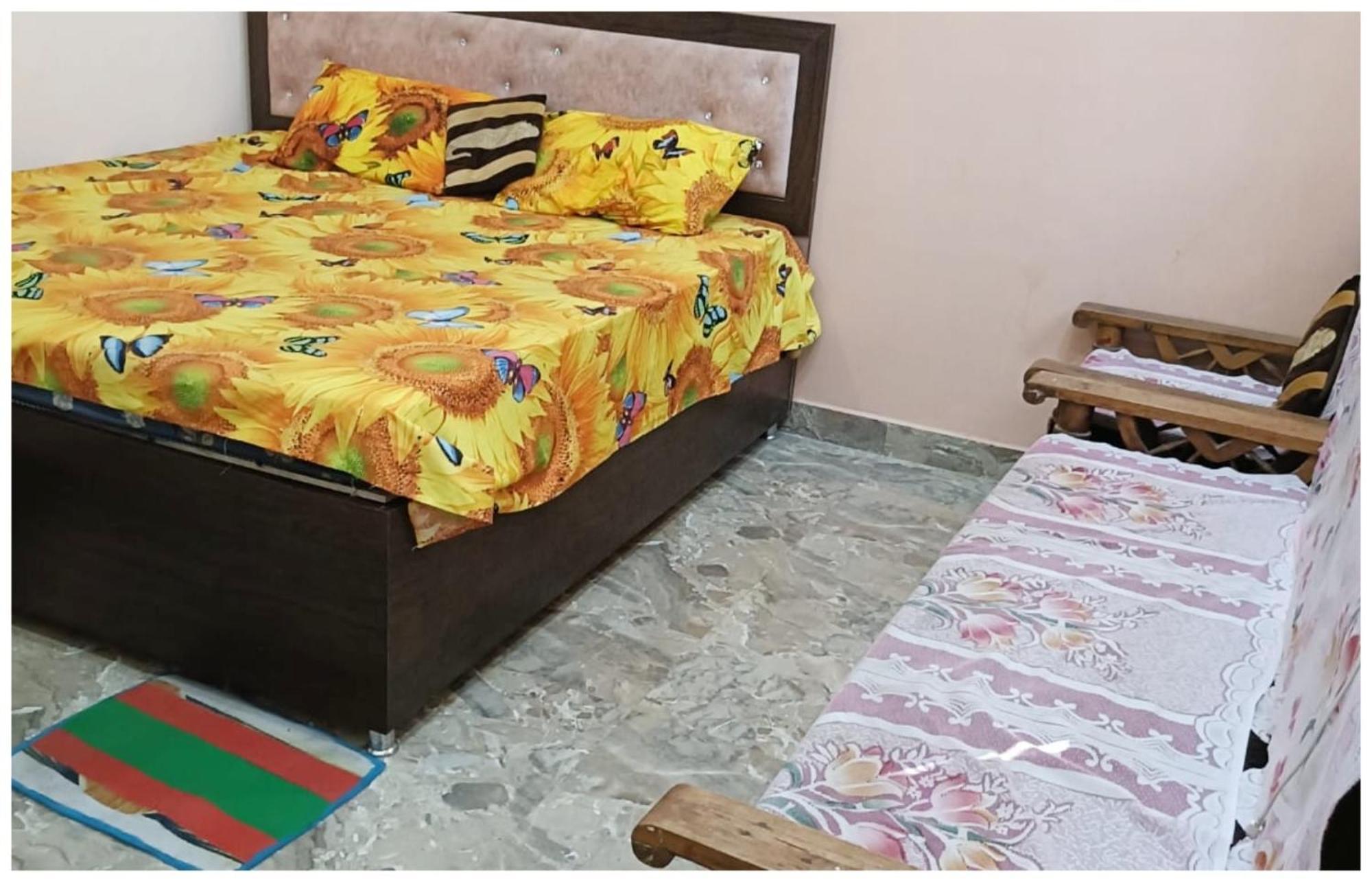 Hotel Aparna Grand Near Ram Janam Bhoomi And Temple - Fully Air Conditioned - Free Wifi Available - Best Budget Hotel In Ayodhya ภายนอก รูปภาพ